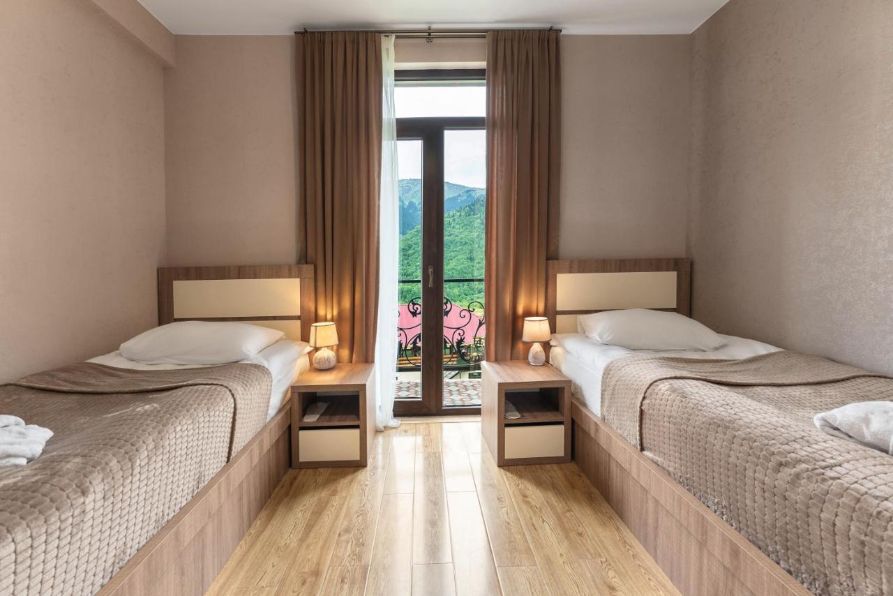 Panorama Ushba Hotel Mestia Ngoại thất bức ảnh